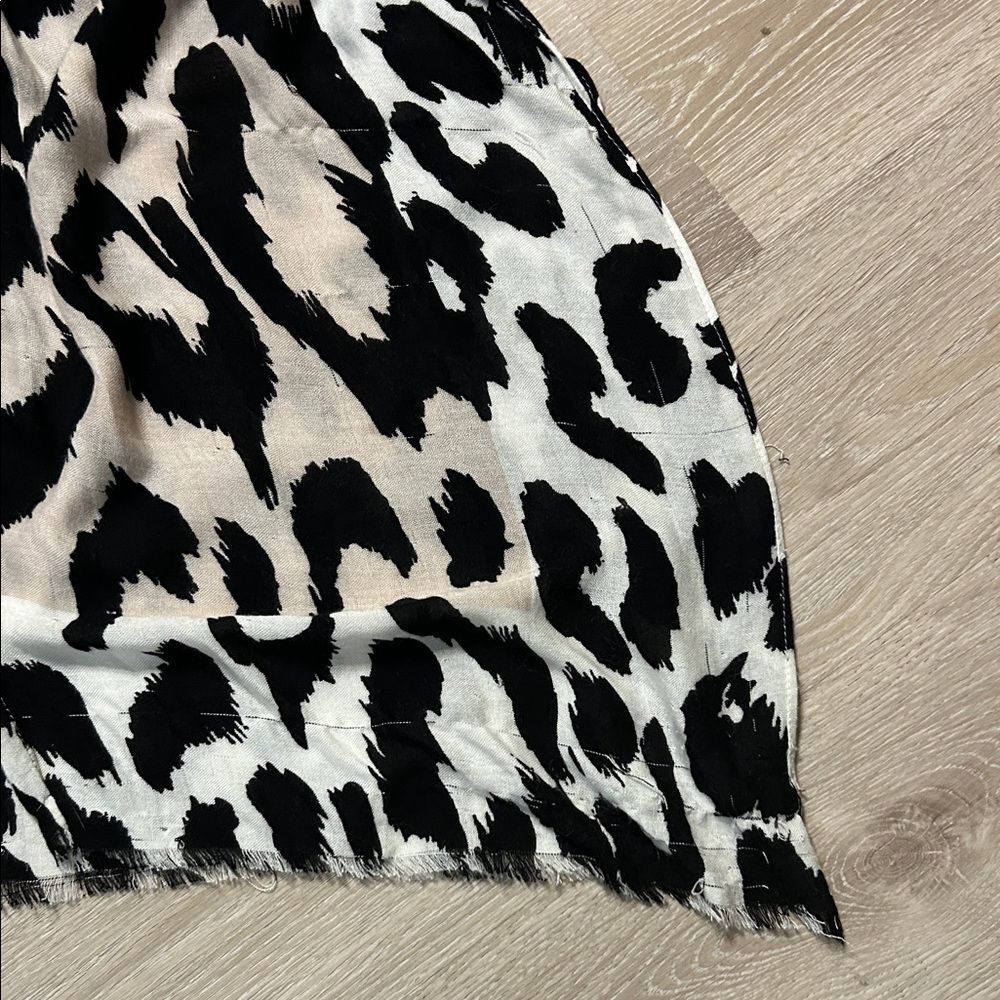 Oversized Animal Print Leopard Print Women's Lightweight Shawl - Picture 3 of 5